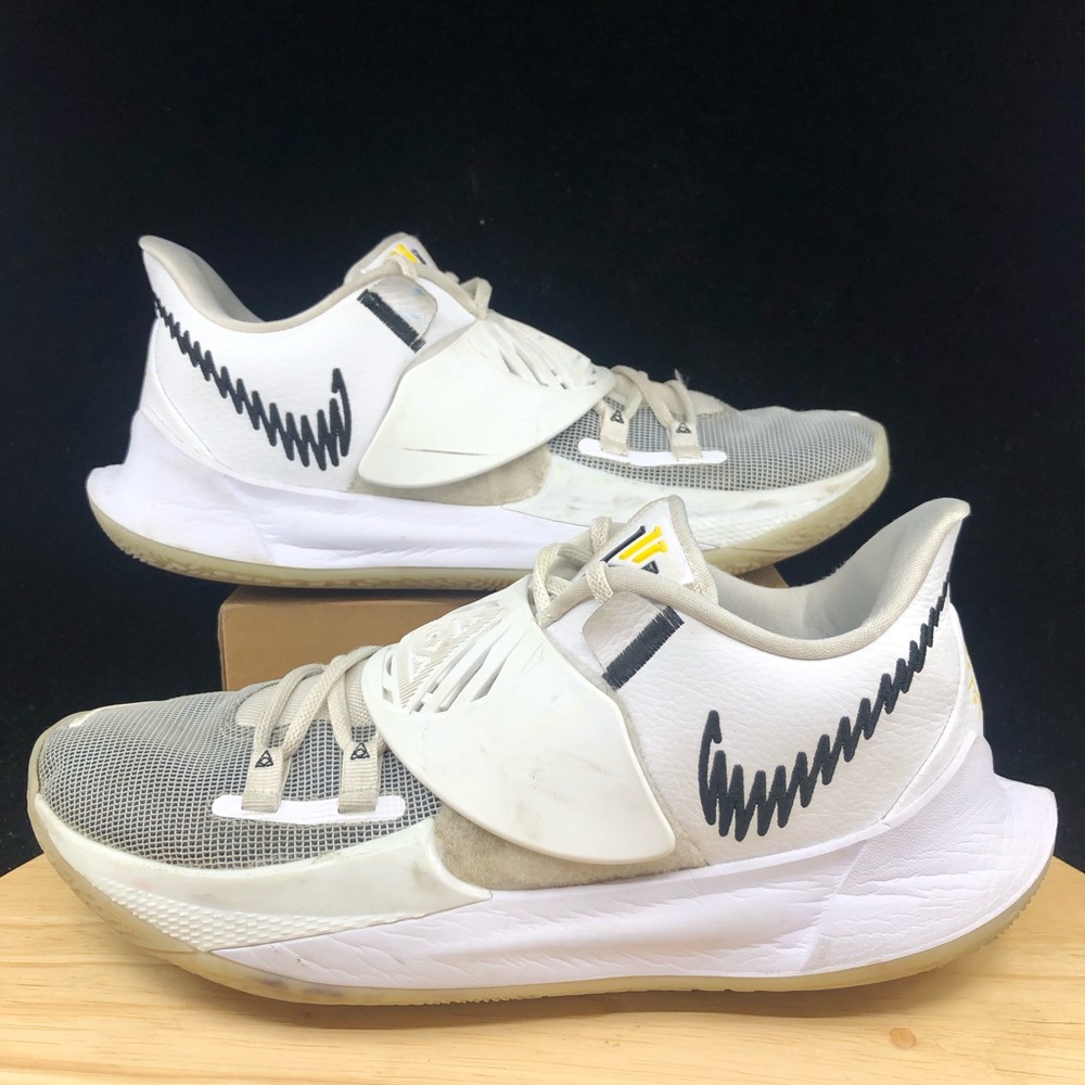 Mens Nike Kyrie Low 3 "Eclipse" Basketball Shoe